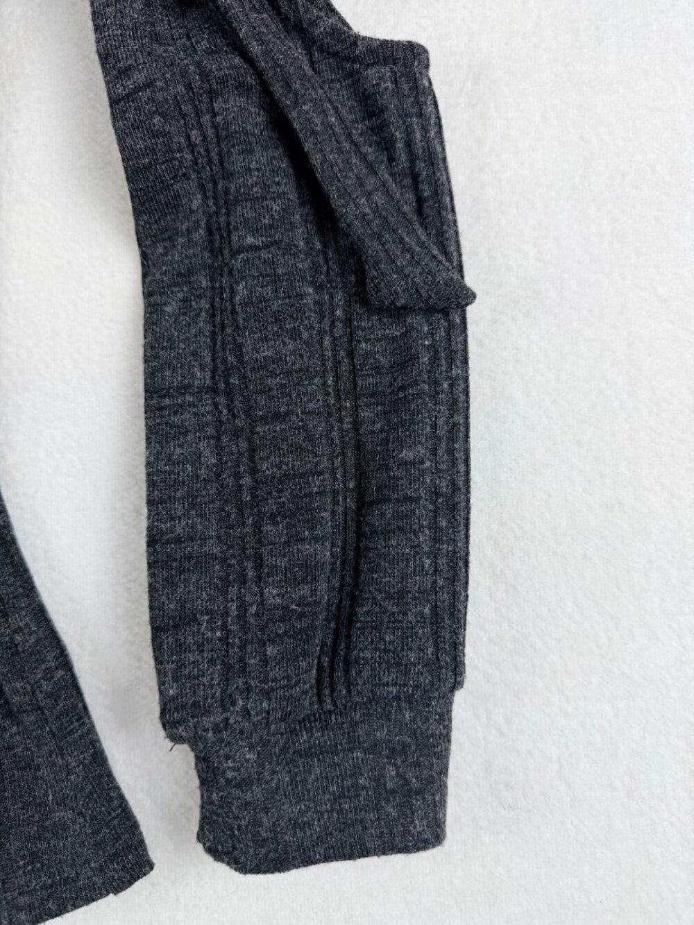 Doe & Rae Charcoal Gray Ribbed Knit Cold Shoulder Top With Tie Sleeves Womens S - Picture 9 of 12